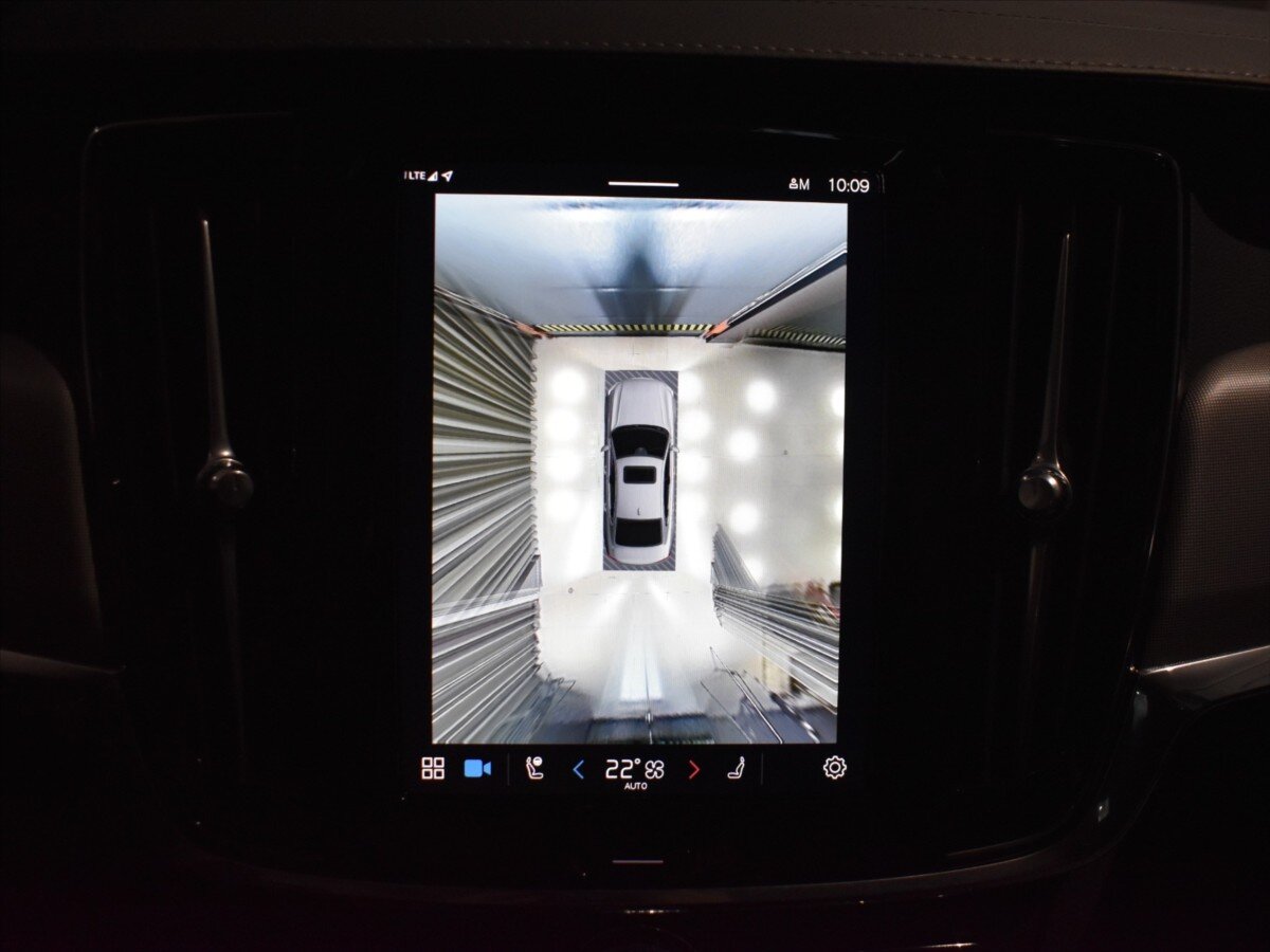 Volvo S90 Sedan / Limuzína 2,0 l 335 kw