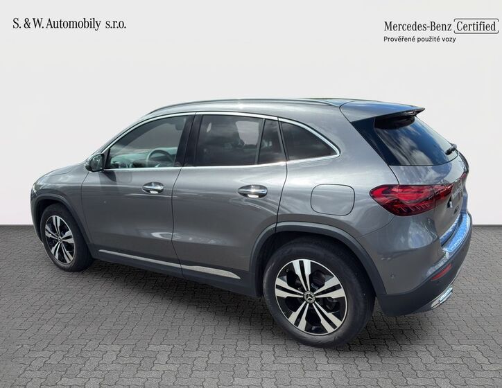 Mercedes-Benz GLA 12