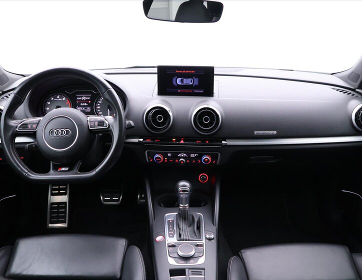 Audi S3 Hatchback 2,0 l 221 kw