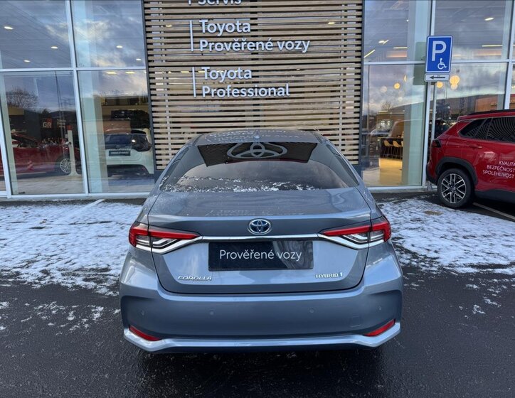 Toyota Corolla Sedan / Limuzína 1,8 l 72 kw