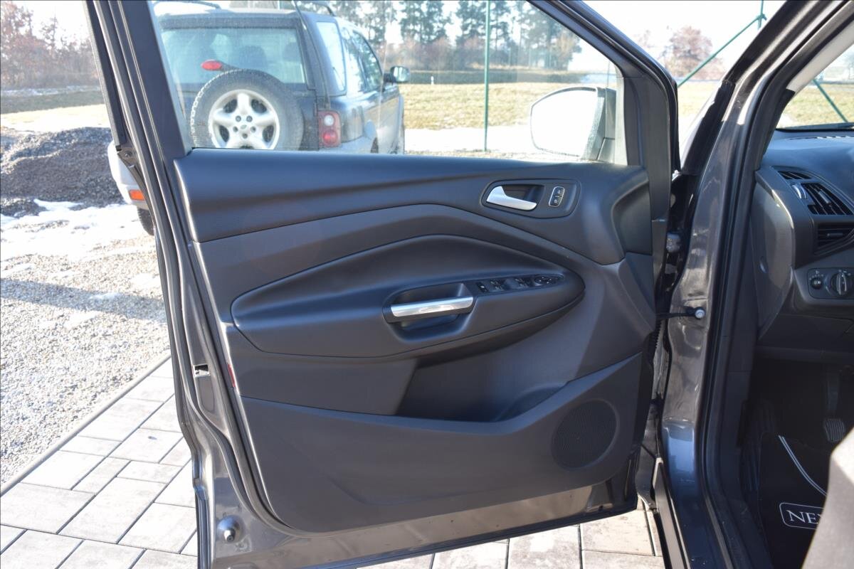 Ford Kuga SUV 1,5 l 88 kw