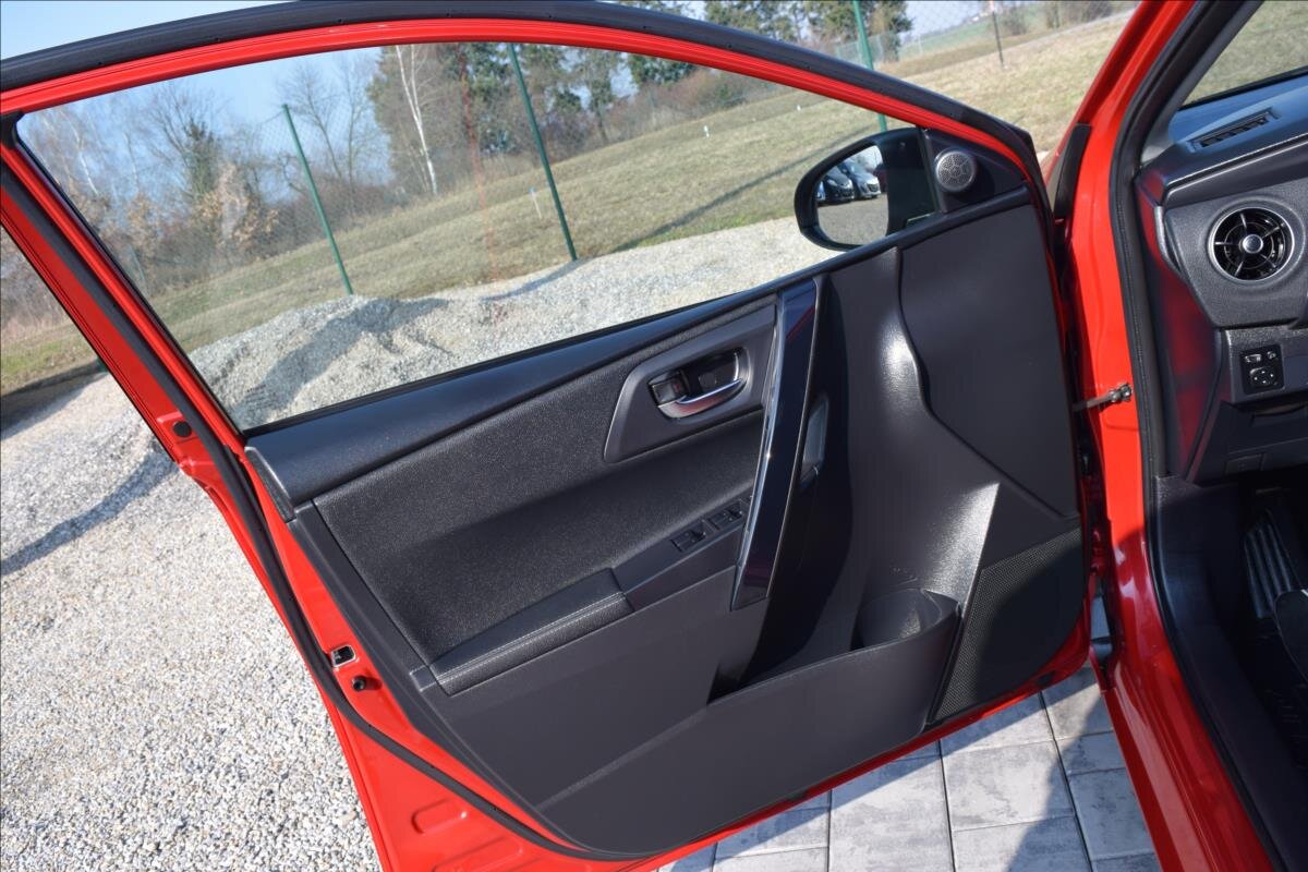 Toyota Auris Kombi 1,2 l 85 kw