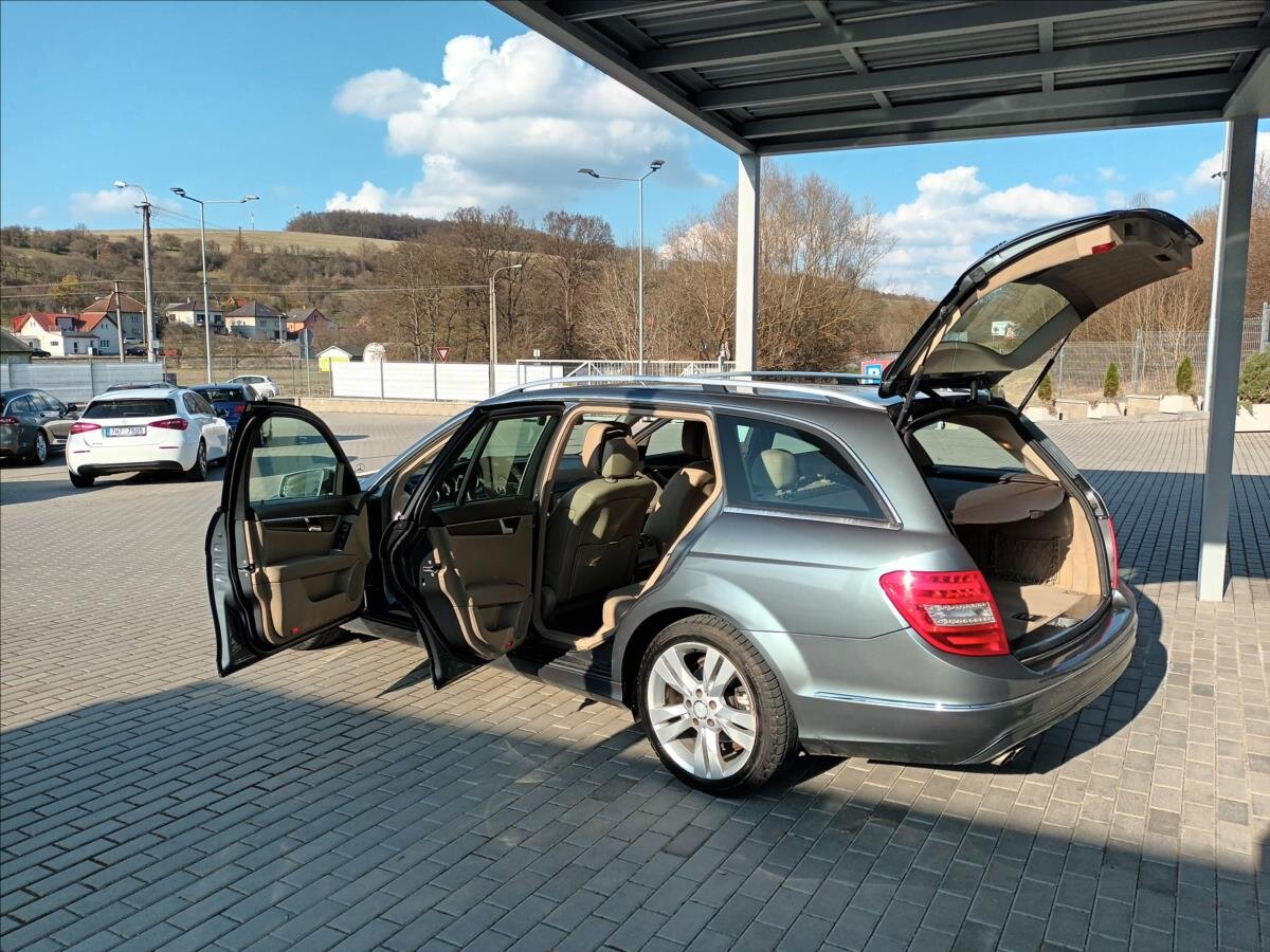 Mercedes-Benz Třídy C Kombi 2,1 l 100 kw