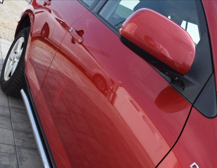 Toyota RAV4 SUV / Terénní 2,2 l 100 kw