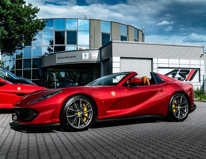 Ferrari 812 30