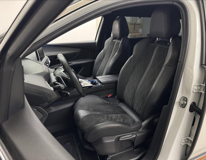 Peugeot 5008 SUV / Terénní 2,0 l 133 kw