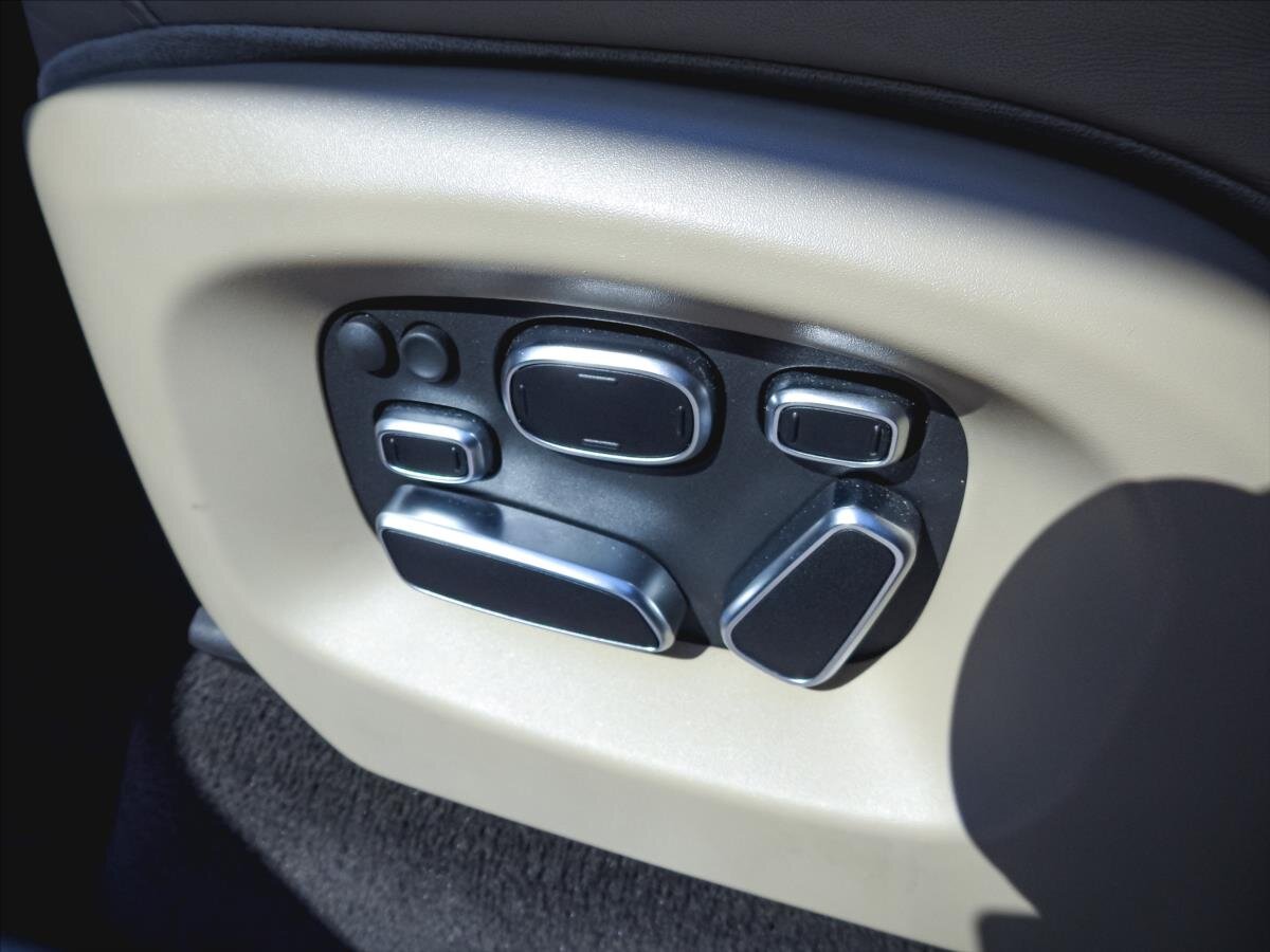 Land Rover Range Rover Sport SUV 4,4 l 250 kw