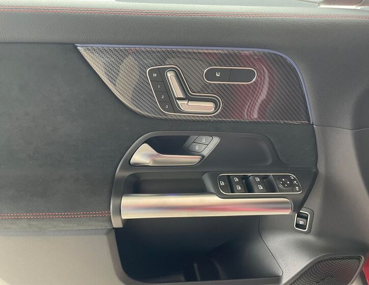 Mercedes-Benz GLA 10