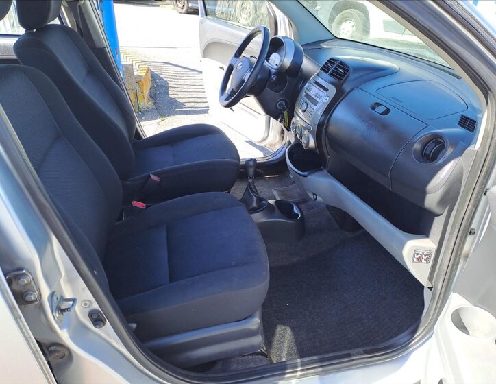 Subaru Justy Hatchback 998,0 51 kw