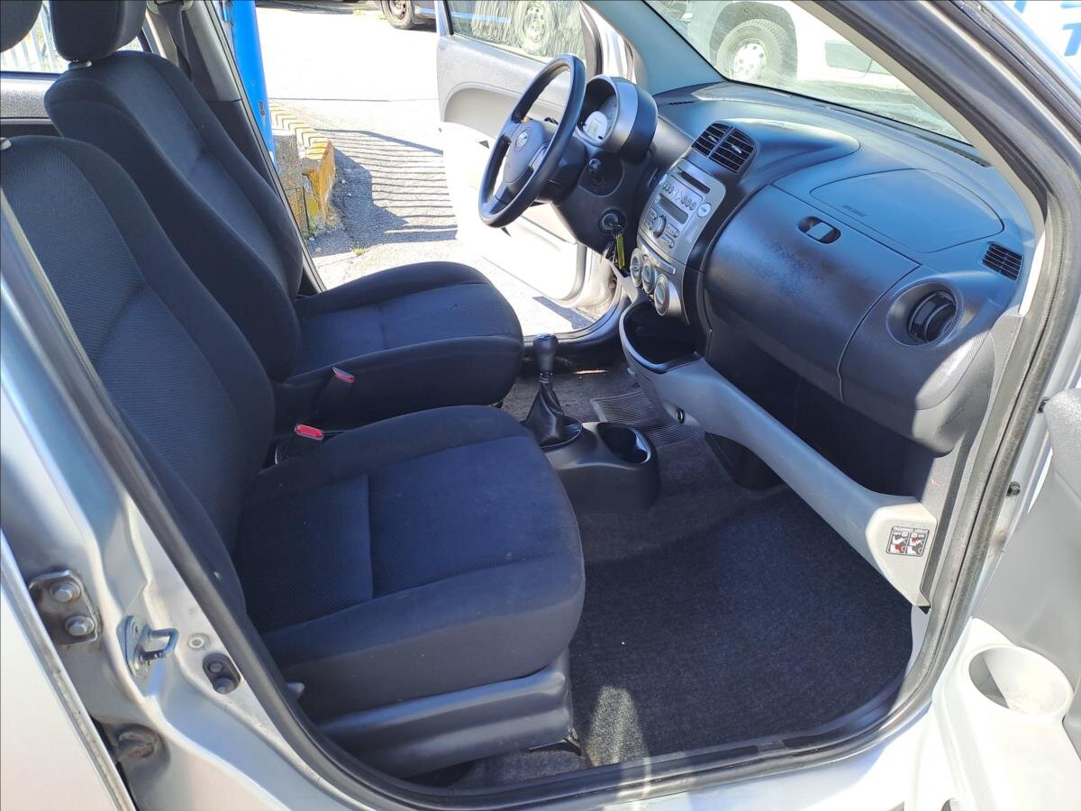 Subaru Justy Hatchback 998,0 51 kw