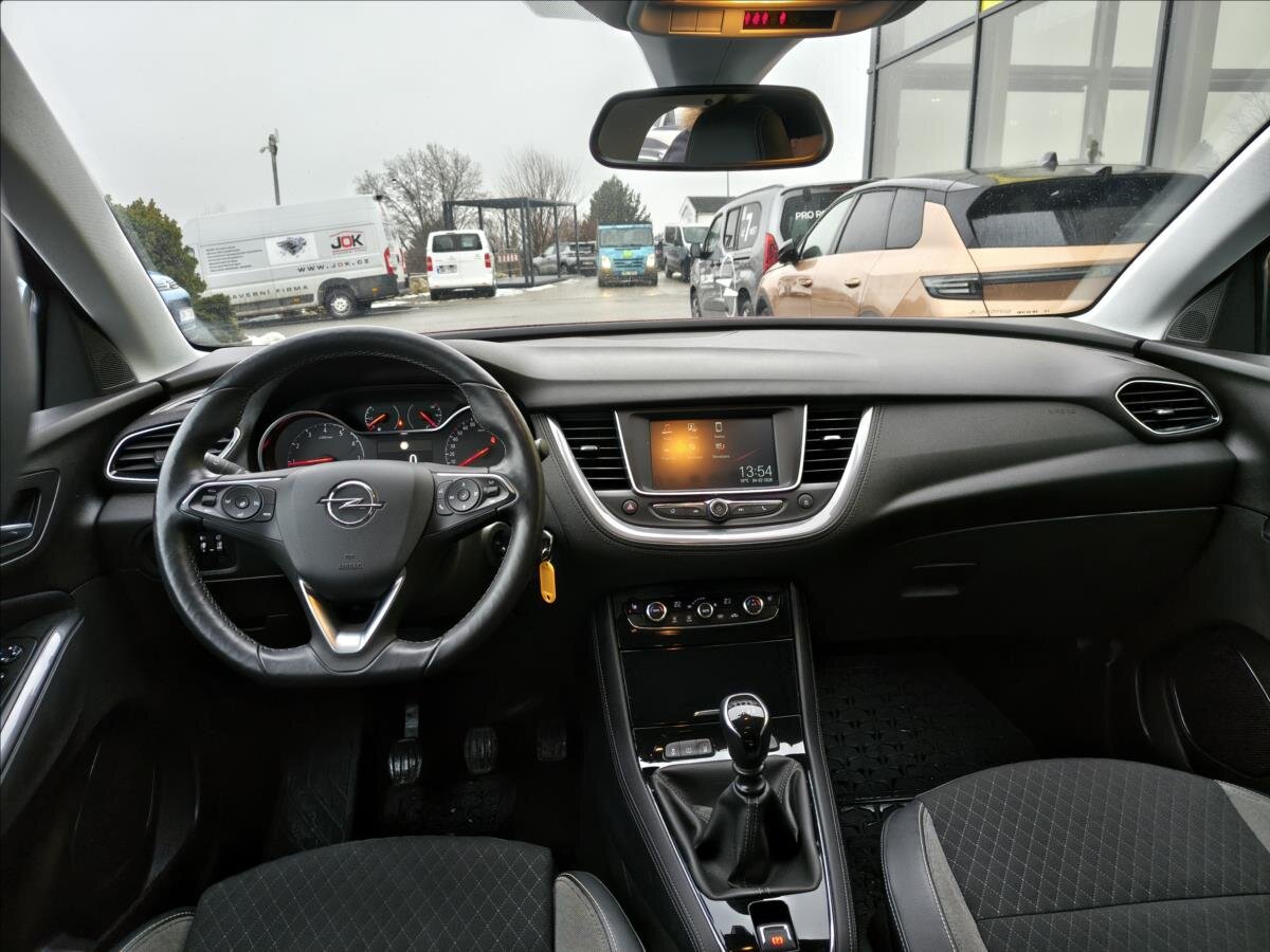Opel Grandland SUV 1,2 l 96 kw