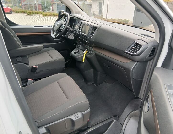 Toyota ProAce Verso 16