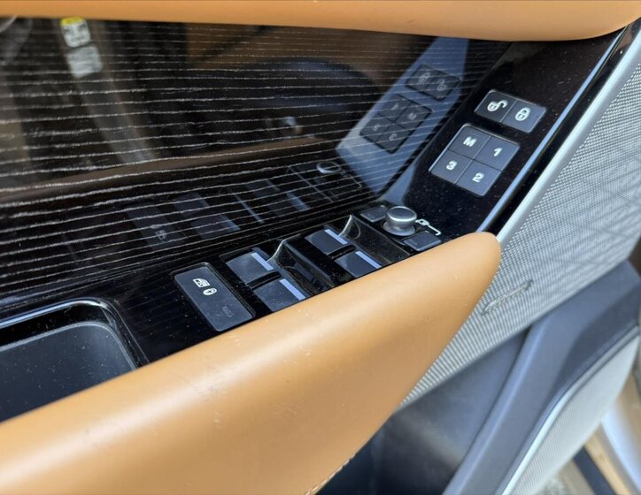 Land Rover Range Rover Velar 12