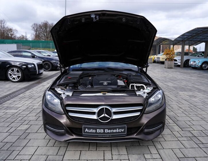 Mercedes-Benz Třídy C Sedan / Limuzína 1,6 l 115 kw