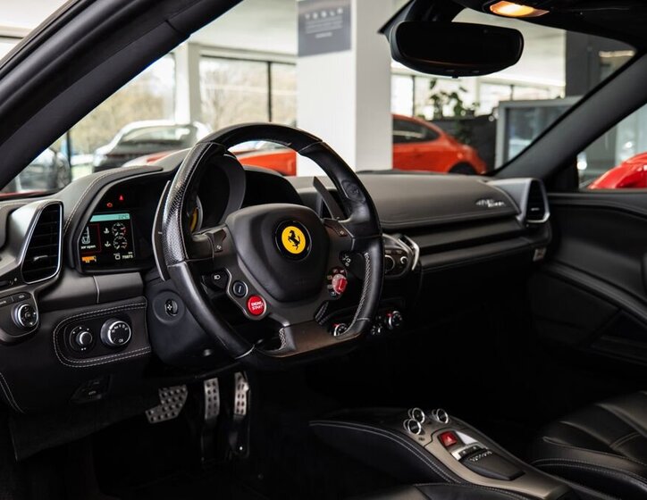 Ferrari 458 Kupé 4,5 l 416 kw