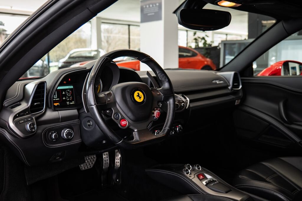 Ferrari 458 Kupé 4,5 l 416 kw