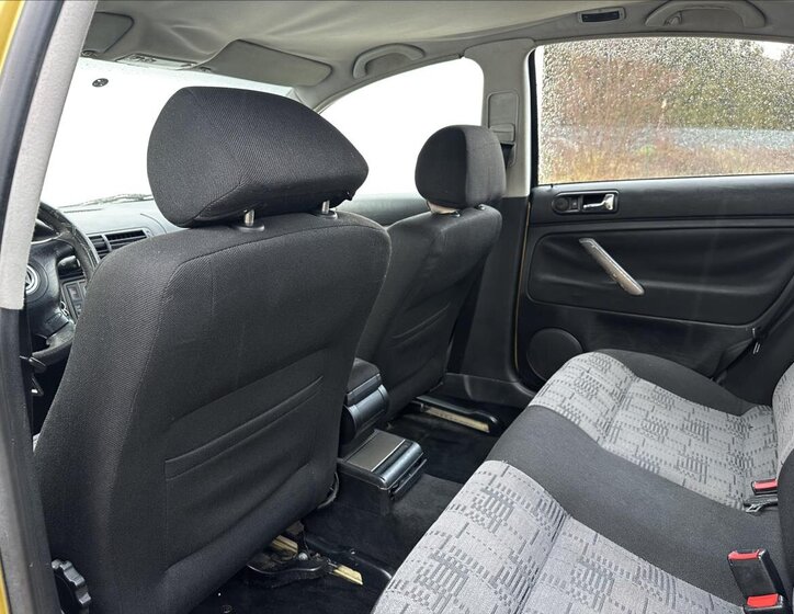 Volkswagen Passat Sedan / Limuzína 1,9 l 81 kw