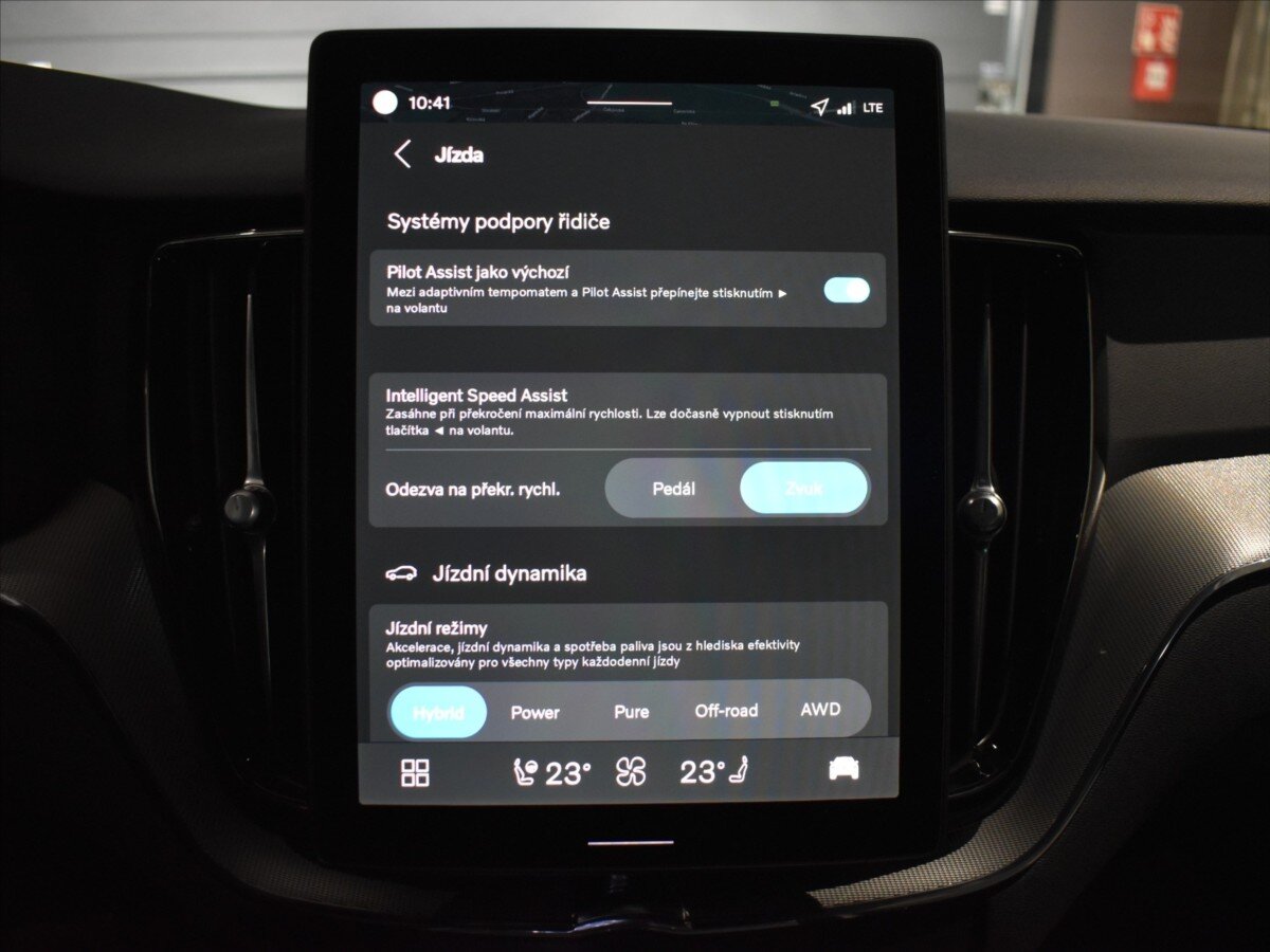 Volvo XC60 SUV / Terénní 2,0 l 335 kw