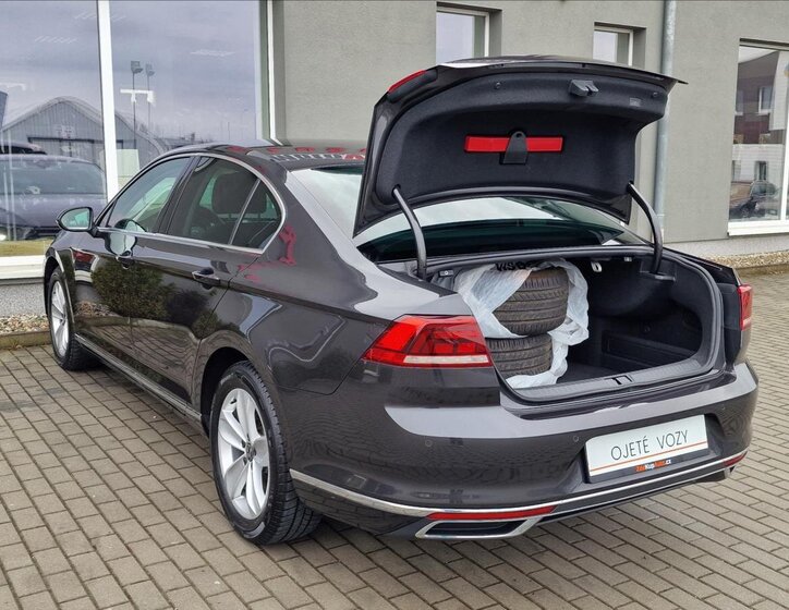 Volkswagen Passat Sedan / Limuzína 2,0 l 147 kw