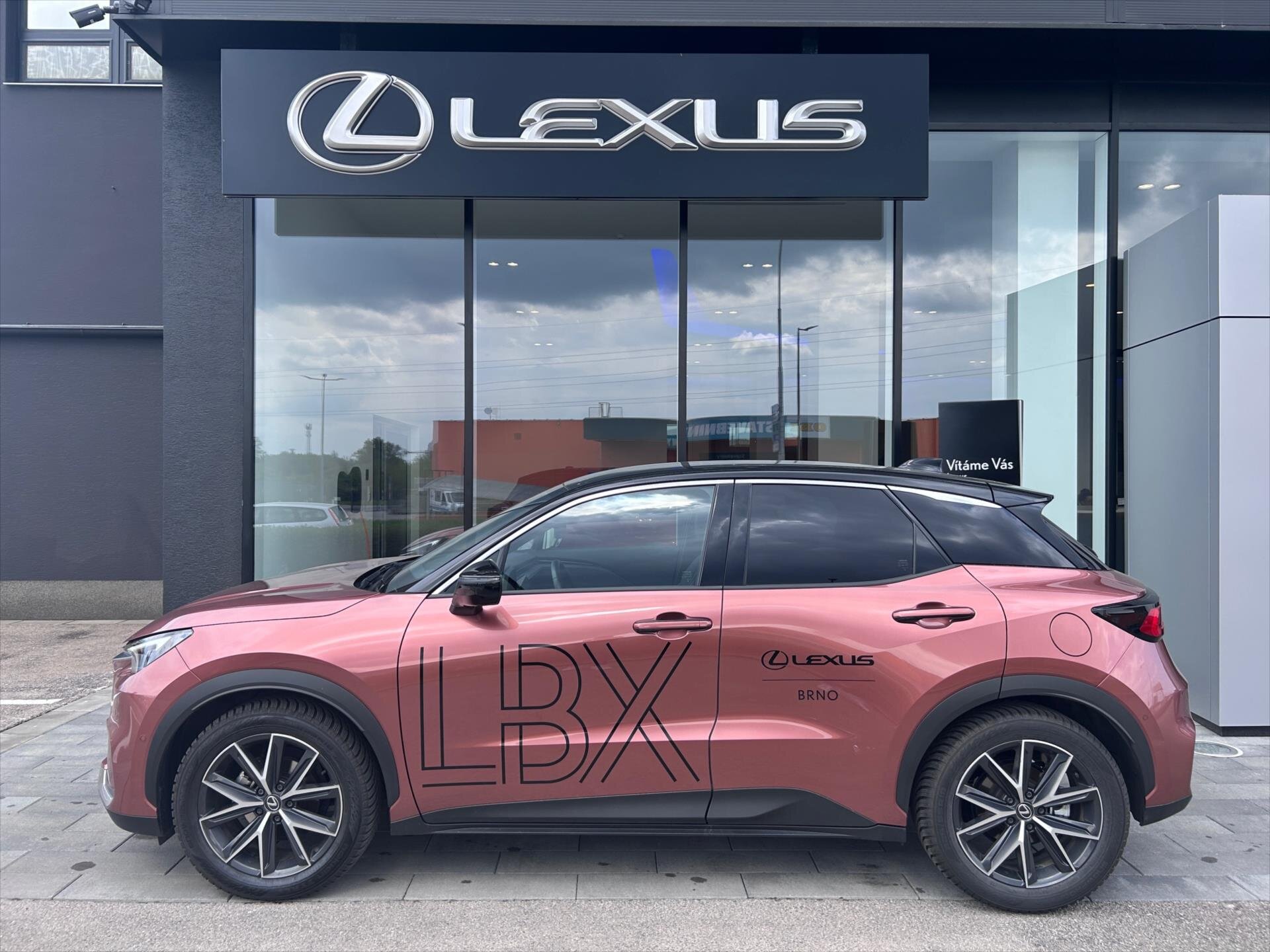 Lexus LBX SUV / Terénní 1,5 l 100 kw