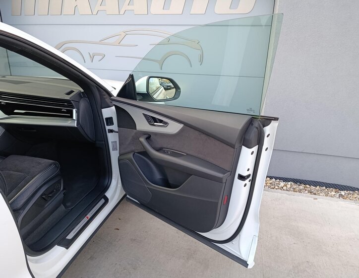 Audi Q8 SUV / Terénní 3,0 l 210 kw