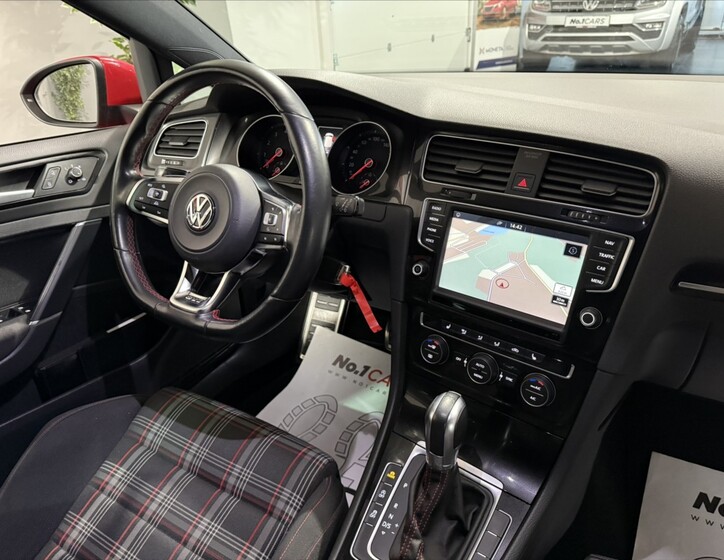 Volkswagen Golf 17