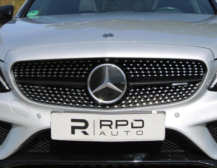 Mercedes-Benz Třídy C Sedan / Limuzína 3,0 l 270 kw