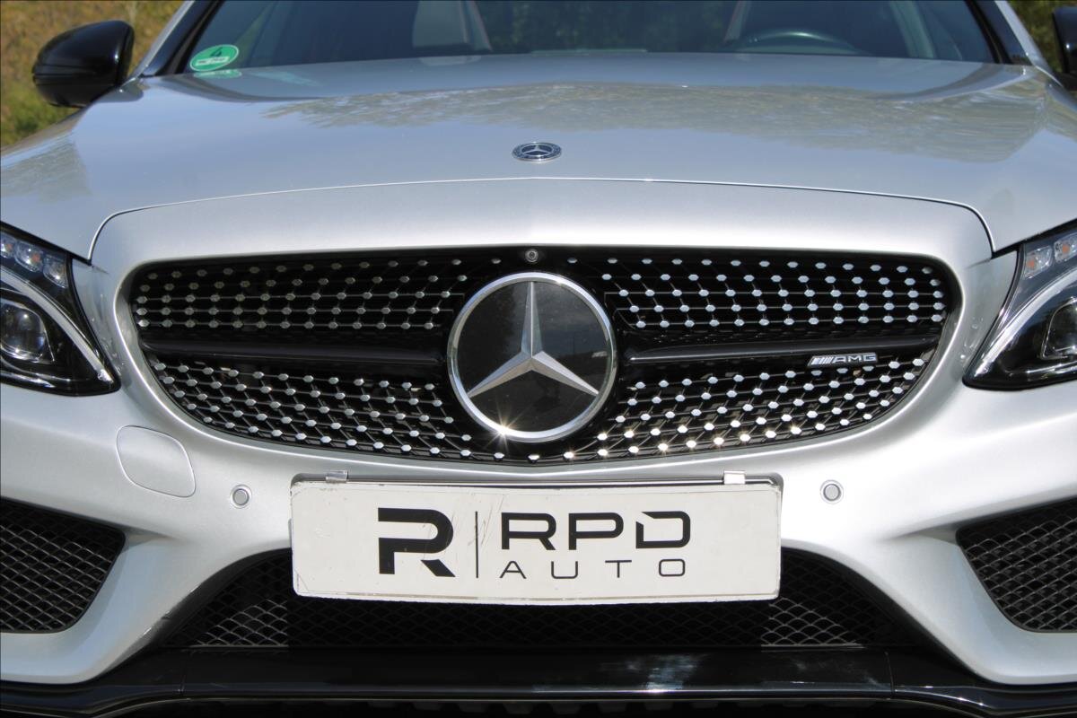 Mercedes-Benz Třídy C Sedan / Limuzína 3,0 l 270 kw