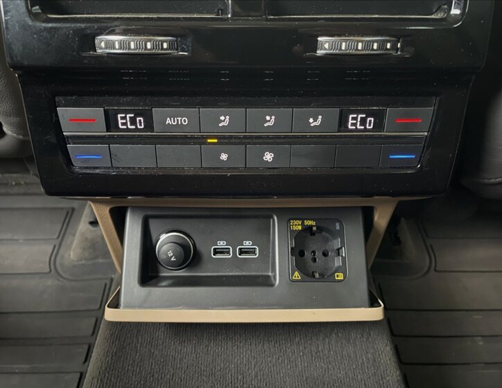 Volkswagen Touareg SUV / Terénní 3,0 l 210 kw