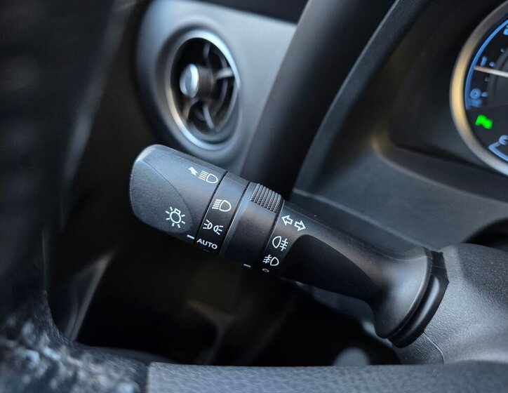 Toyota Corolla Sedan / Limuzína 1,6 l 97 kw