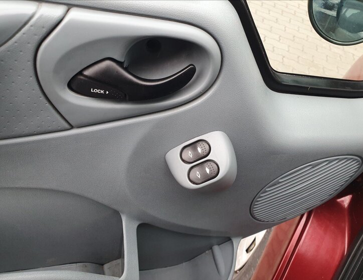 Ford Transit Kombi 2,2 l 81 kw