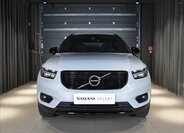Volvo XC40 SUV / Terénní 2,0 l 145 kw