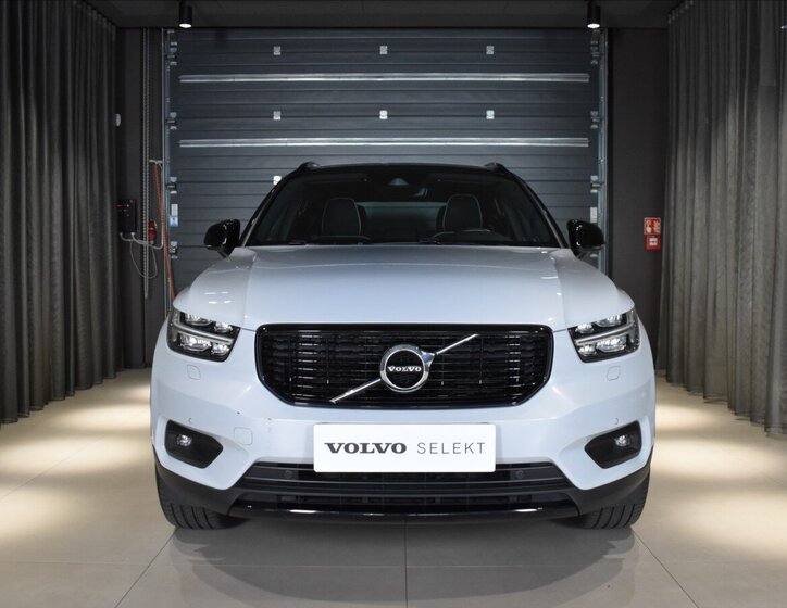 Volvo XC40 SUV / Terénní 2,0 l 145 kw
