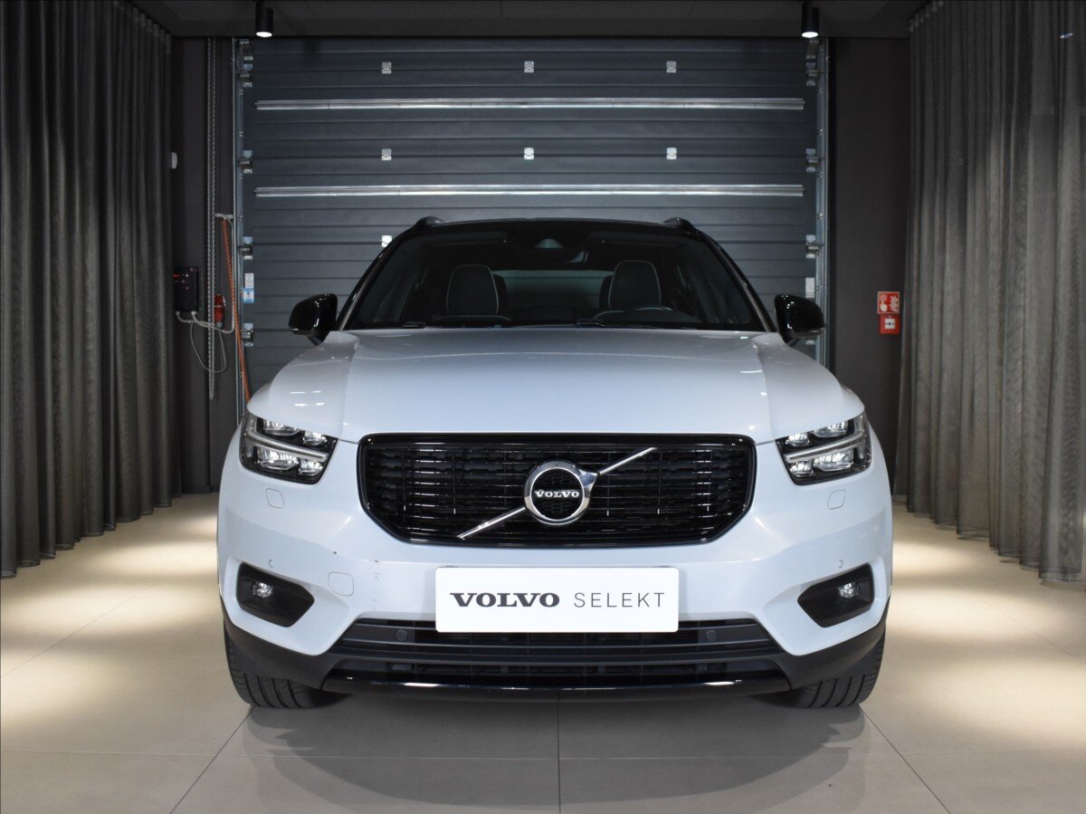 Volvo XC40 SUV / Terénní 2,0 l 145 kw