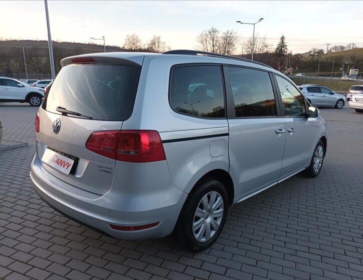 Volkswagen Sharan Kombi 2,0 l 103 kw