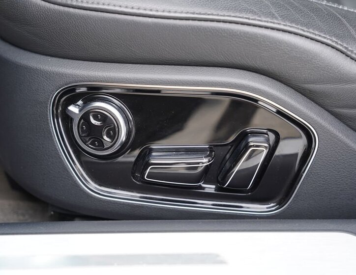 Audi A8 Sedan / Limuzína 3,0 l 213 kw