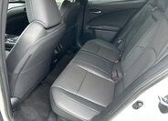 Lexus UX 300h SUV 2,0 l 146 kw