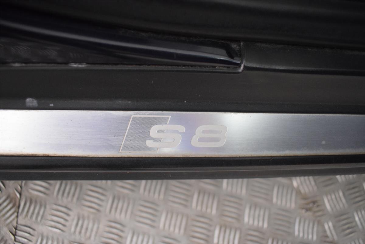 Audi S8 Sedan / Limuzína 4,2 l 265 kw