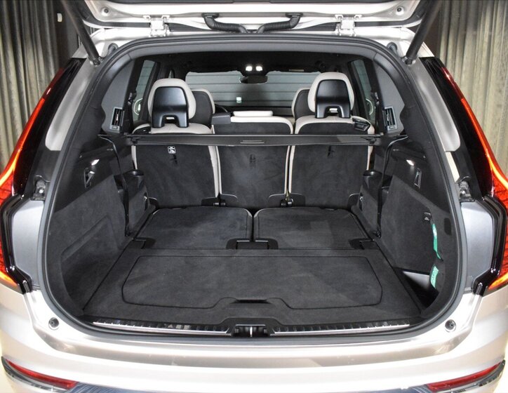 Volvo XC90 SUV / Terénní 2,0 l 228 kw