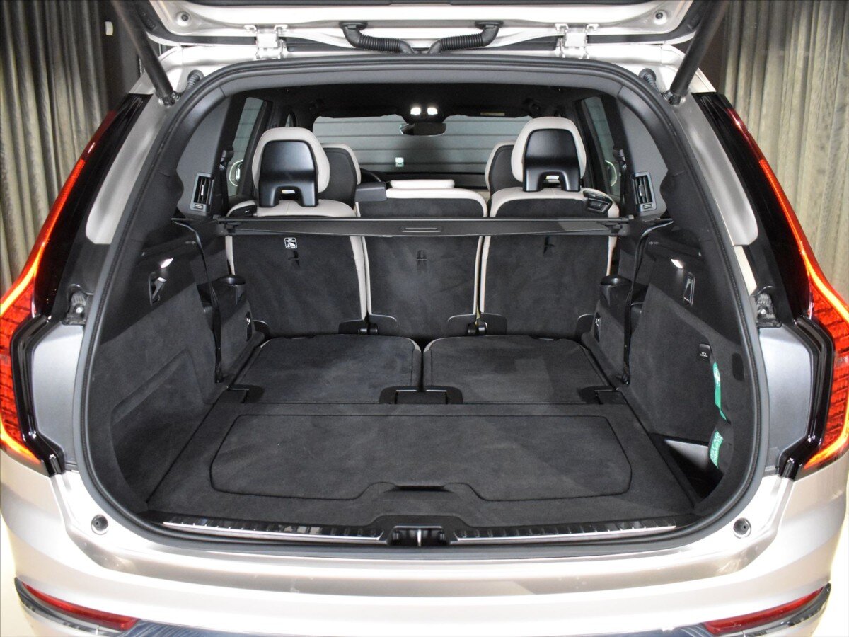 Volvo XC90 SUV / Terénní 2,0 l 228 kw