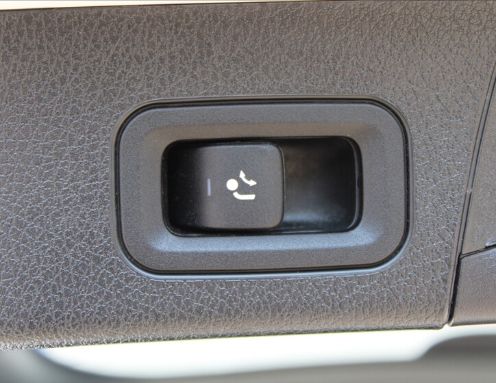 Mercedes-Benz GLB 38