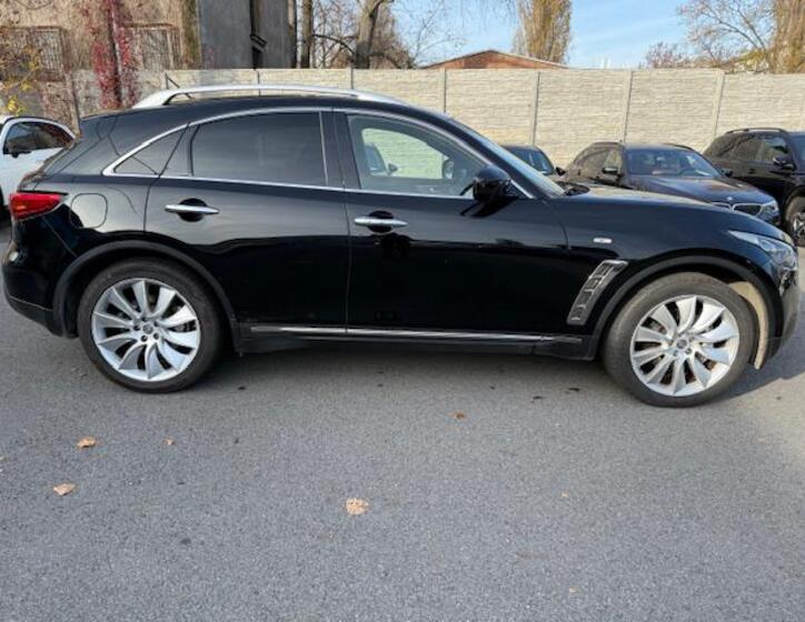 Infiniti FX30 6