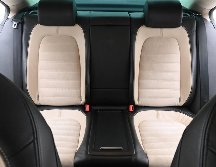 Volkswagen Passat CC Sedan 2,0 l 147 kw