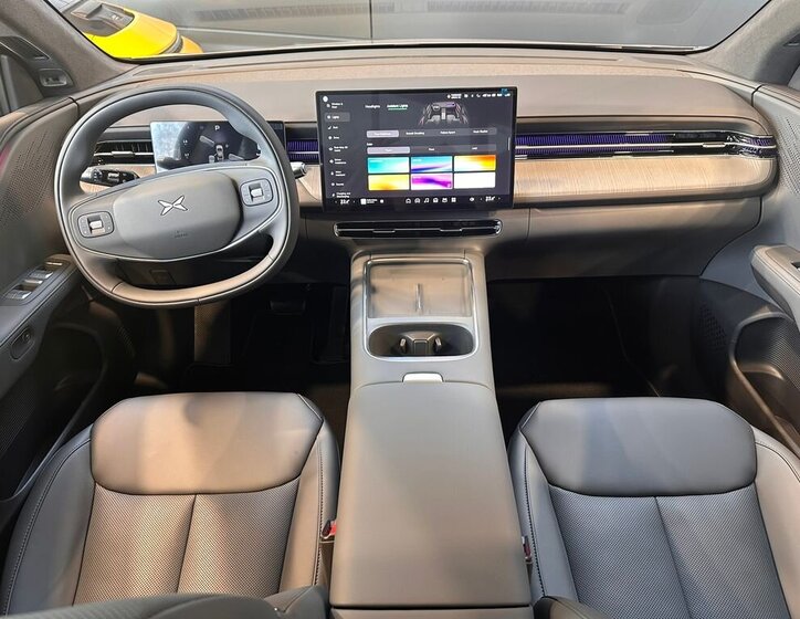 Ostatní Ostatní SUV / Terénní 0,0 358 kw