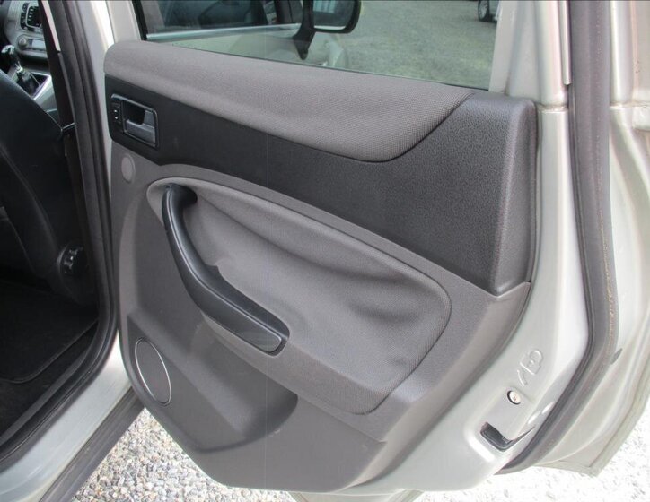 Ford Kuga SUV / Terénní 2,0 l 100 kw