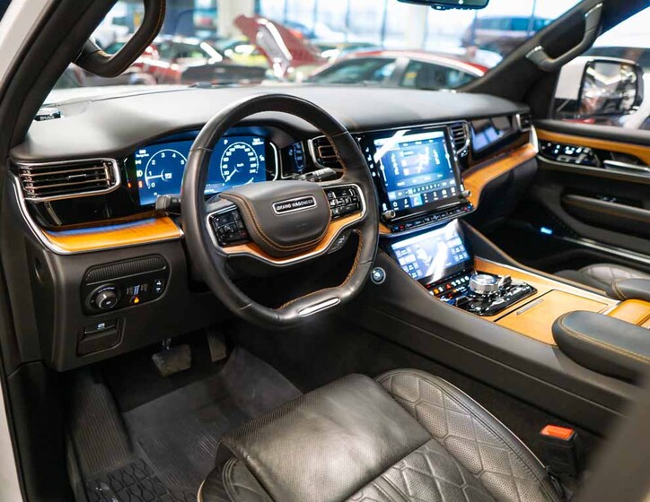 Jeep Grand Wagoneer 16
