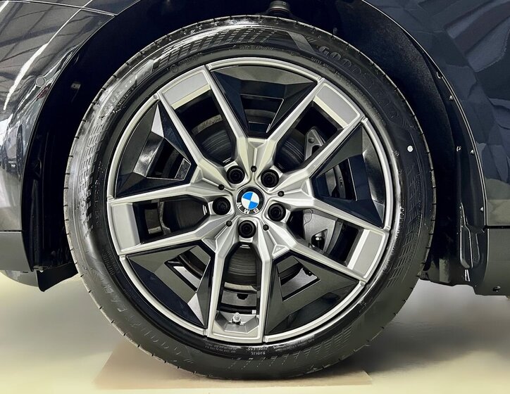 BMW Ostatní Sedan / Limuzína 0,0 290 kw