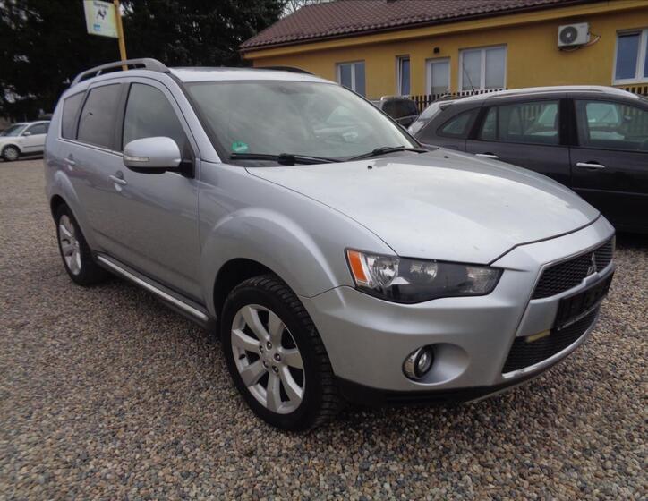 Mitsubishi Outlander 1