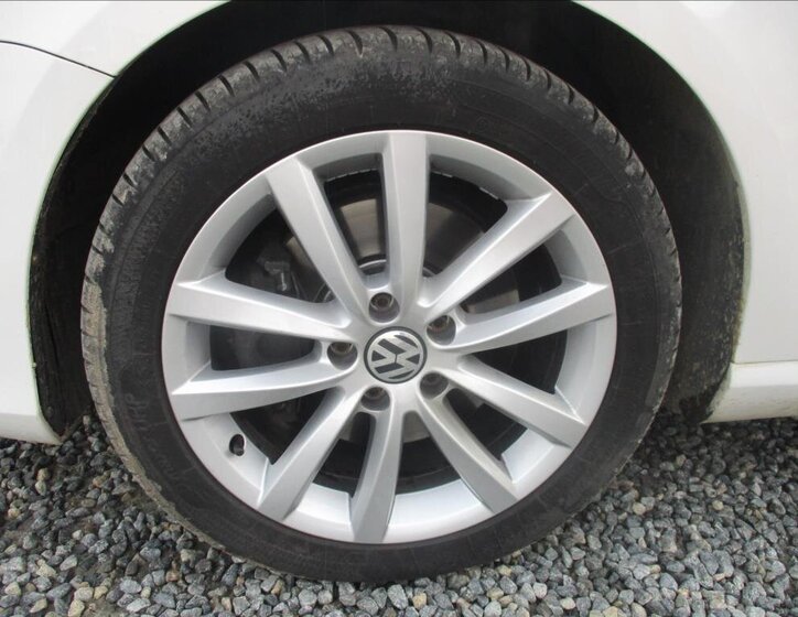 Volkswagen Passat Kombi 2,0 l 103 kw