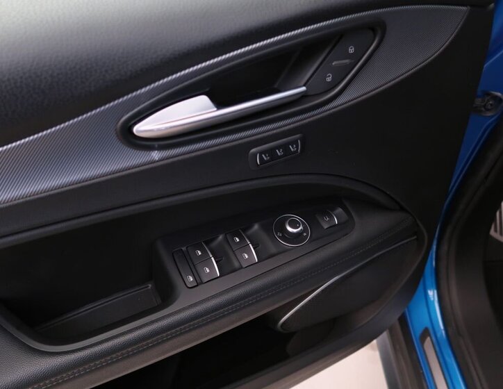 Alfa Romeo Stelvio 16